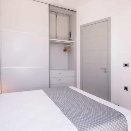 Luxury With Pool And Sea View Liaropá